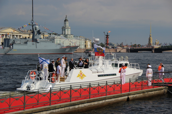 Президент России Владимир Путин на Главном военно-морском параде 28.07.2019