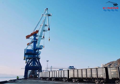 ЗАО 'СММ' сдало в эксплуатацию 2 портальных крана 'Витязь' в порту Владивосток