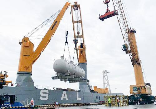 'Петролеспорт' погрузил оборудование для проекта 'Сахалин-2'