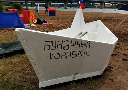В Петербурге прошло шоу самодельных плавательных конструкций 'Заплыв'