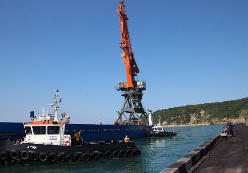ЗАО 'СММ': вторая высокотехнологичная операция по транспортировке крана в порту Туапсе