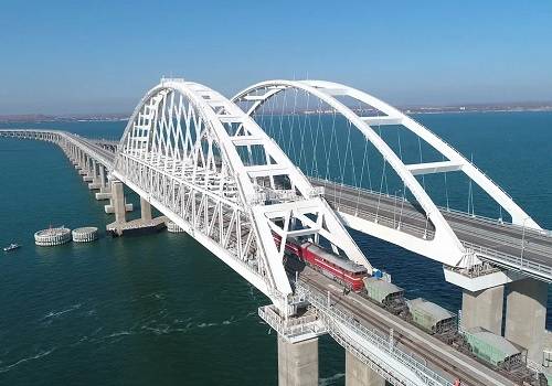 Крымский мост испытывают тяжелой нагрузкой