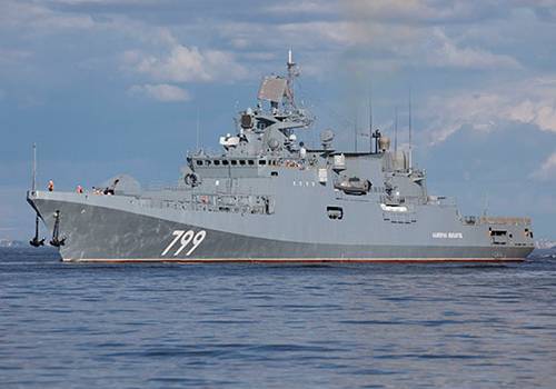 Фрегат 'Адмирал Макаров' отработал взаимодействие с палубной авиацией в Средиземном море
