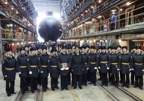 Экипаж подлодки 'Магадан' прибудет в Петербург для обеспечения испытаний в конце апреля