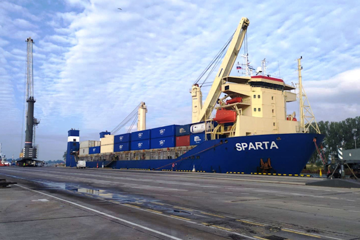 Сухогруз 'Спарта' перевез более 120 тыс. тонн грузов между Петербургом и Калининградом