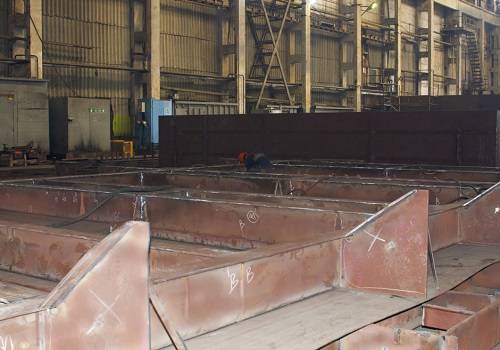 Завод 'Красные Баррикады' ведёт резку металла ЛСП  для месторождения 'Каменномысское-море'