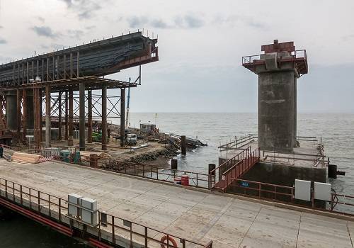 Началось строительство железнодорожных морских пролетов Крымского моста