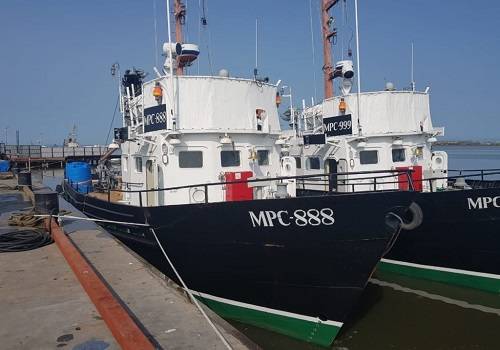 Малые рыболовные суда 'МРС-888' и 'МРС-999' доставлены на Камчатку