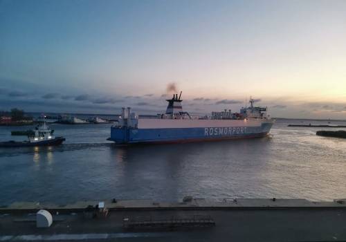 Кронштадтский морской завод завершил ремонт парома 'Балтийск'