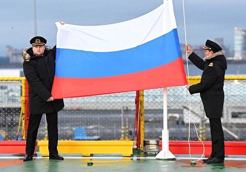 На ледоколе 'Виктор Черномырдин' поднят Государственный флаг РФ