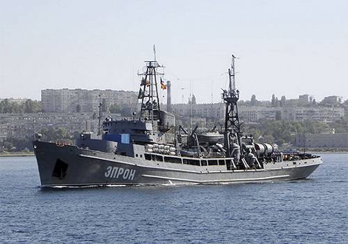 Судно 'Эпрон' приняло участие в подъёме со дна Черного моря фрагментов военного самолёта