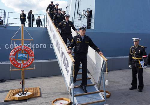 Фрегат 'Адмирал Горшков' вернулся на базу из кругосветного плавания