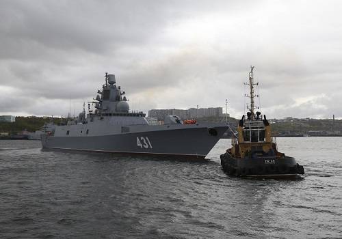 Командующий Северным флотом встретил фрегат 'Адмирал Касатонов'