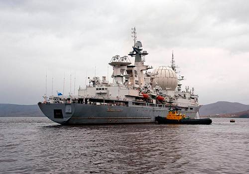 Самый крупный надводный корабль ТОФ готовят к параду в честь Дня ВМФ
