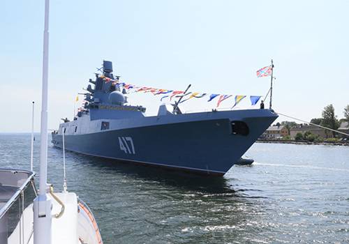 Военные моряки рассчитывают получить 'Адмирала Горшкова' до конца третьего квартала