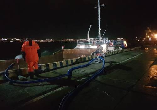 Морспасслужба пришла на помощь аварийному судну в порту Геленджик