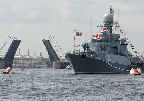 Минобороны обещает показать на военно-морском параде в Петербурге 18 новейших кораблей
