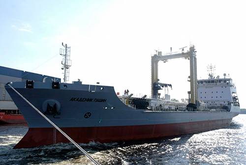На судне 'Академик Пашин' испытывают систему передачи грузов на ходу