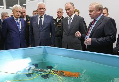 В СПбГМТУ прошла демонстрация подводной робототехники для секретаря Совбеза