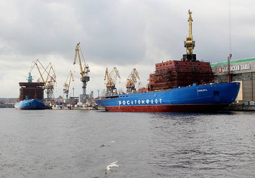 Медведев закрепил изменение сроков сдачи ледоколов проекта 22220