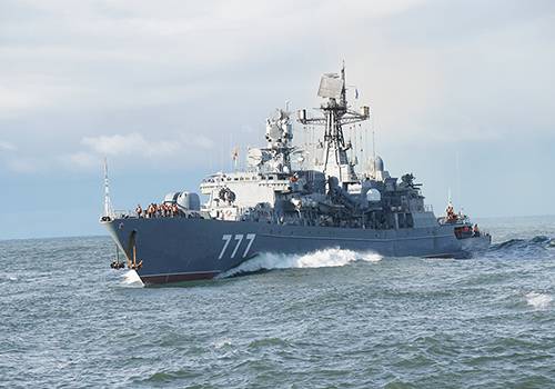 Вертолётчики Балтийского флота отрабатывают посадку на фрегат 'Ярослав Мудрый'