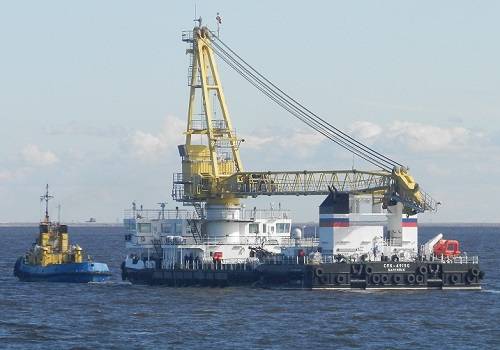 СФ 'Алмаз' поставит Северному флоту самоходный плавучий кран