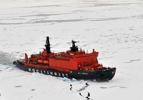 Ледокол '50 лет Победы' отправился с туристами на Северный полюс