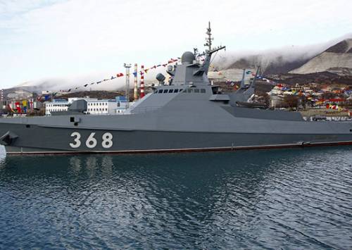 Английский сторожевой корабль HMS Forth и 'Василий Быков' познакомились на Ла-Манше