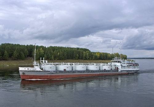 Енисейское пароходство завершает перевозку нефтепродуктов