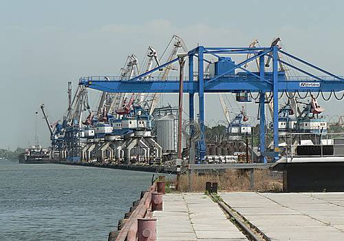За четыре месяца грузооборот морских портов России вырос на 3,7%