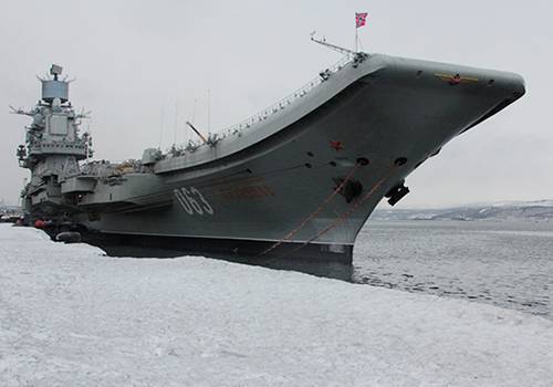 'Адмиралу Кузнецову' подбирают систему пожаротушения