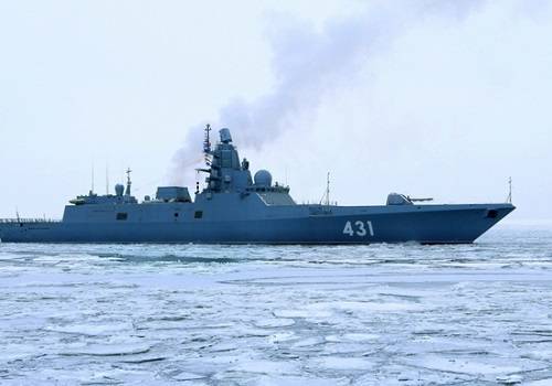 Фрегат 'Адмирал Касатонов' отрабатывает взаимодействие с авиацией в Баренцевом море