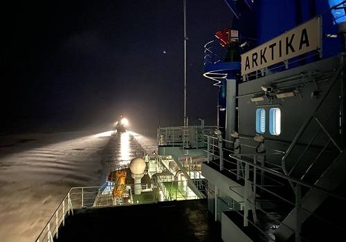 Ледокол 'Арктика' осуществил первую проводку после ввода в эксплуатацию