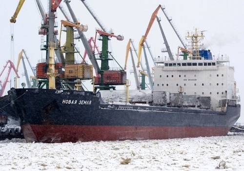 Балкер 'Новая Земля' перевез 90 тыс. тонн грузов по Севморпути
