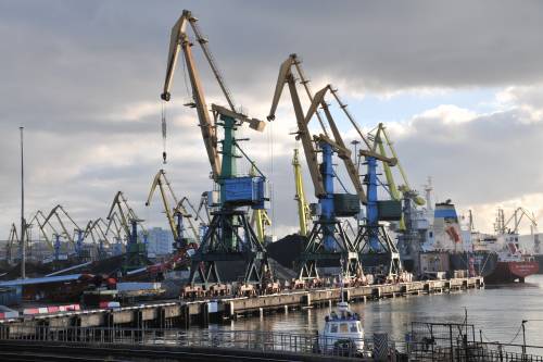 В портах России будут принимать только рубли