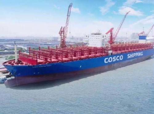 Китайский контейнеровоз-гигант передан заказчику 