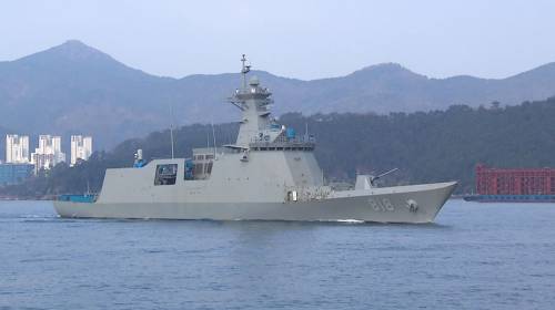 ВМС Южной Кореи получили гибридный корабль 