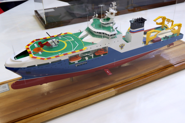 ССК 'Звезда' активно закупает грузоподъемное оборудование для научных судов проекта 123