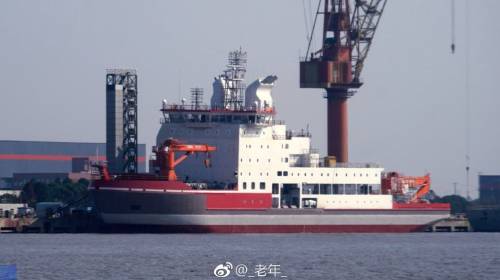 В Интернете появились новые фотографии китайского ледокола 'Снежный Дракон 2'