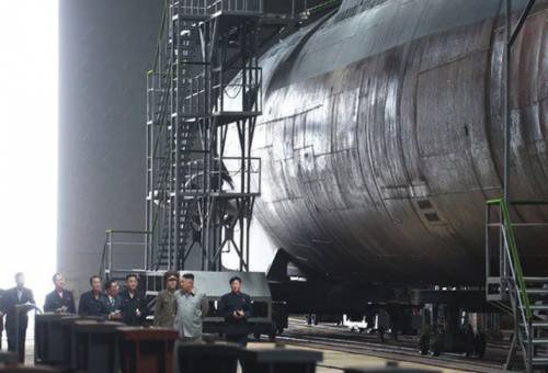 Новейшая подлодка Северной Кореи вооружена тремя баллистическими ракетами