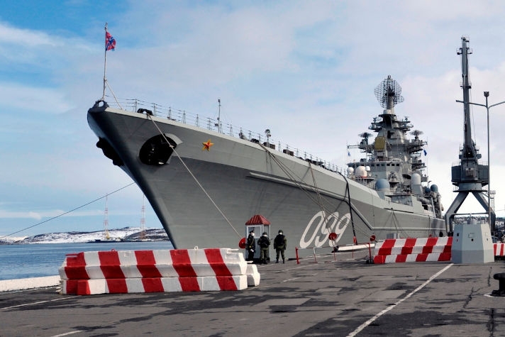 День в истории: 26 лет назад был поднят флаг ВМФ на крейсере 'Пётр Великий'