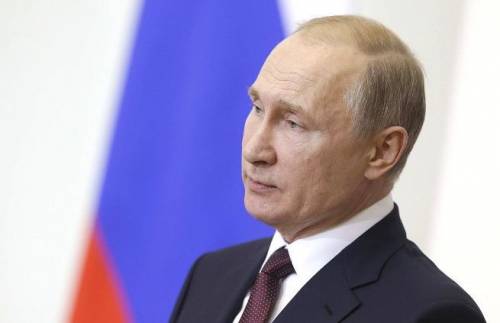 Путин выдал молодым сотрудникам ОСК стипендии в размере 500 тыс. рублей