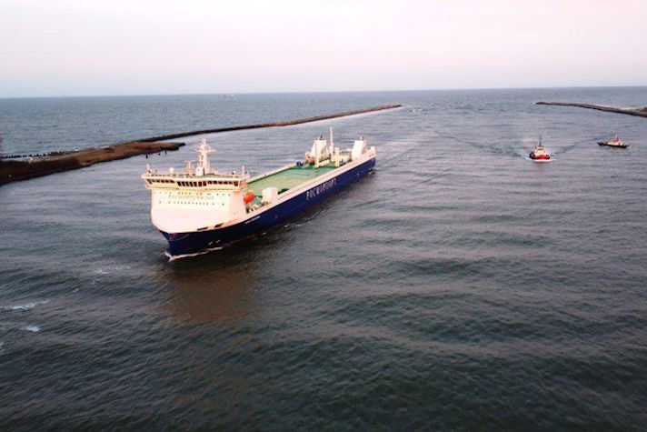 Росприроднадзор согласовал ремонтное дноуглубление в морском порту Калининград