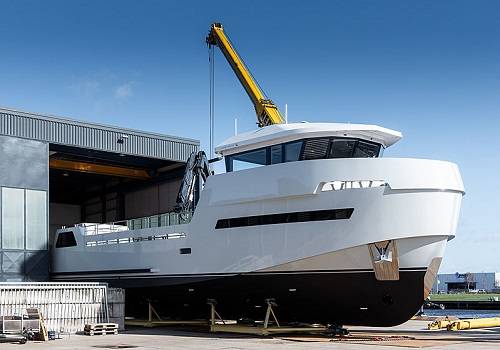Lynx Yachts спустила на воду 27-метровую яхту Roe Shadow