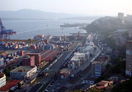 Во Владивостокском морском торговом порту продолжается конфликт между работниками и назначенным руководством