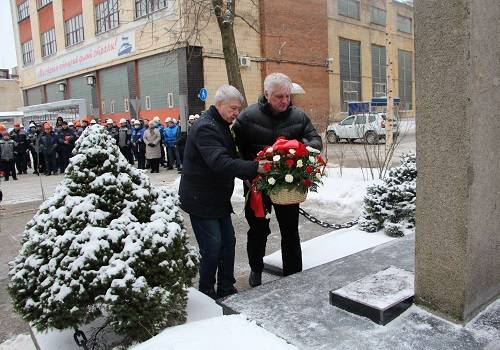 Работники Балтийского завода почтили память жертв блокады