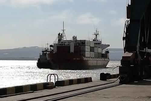 В порт Анадырь прибыло первое в навигацию 2022 года грузовое судно