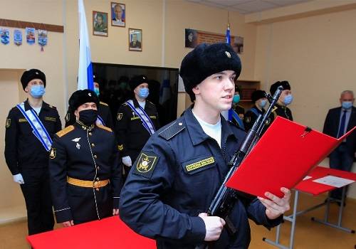 Призывники восьмой научно-производственной роты 'Севмаша' приняли присягу