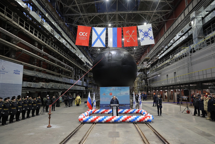 Подводная лодка 'Великие Луки' готовится к выходу на ходовые испытания