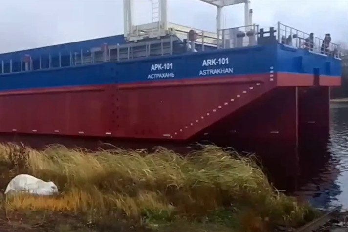 Состоялся спуск на воду трюмной баржи 'Арк-101'